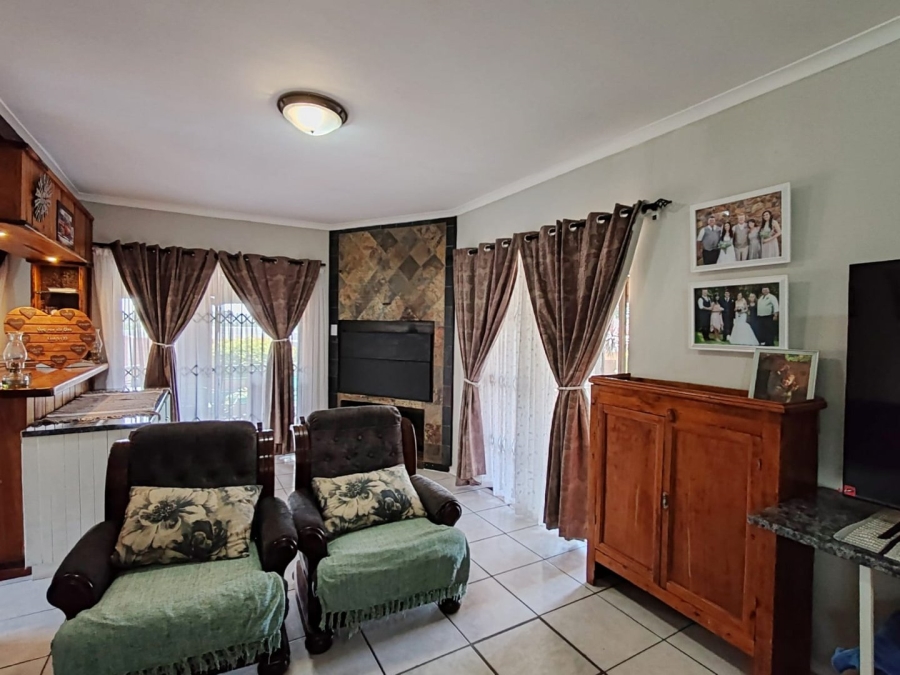 3 Bedroom Property for Sale in The Crest Western Cape